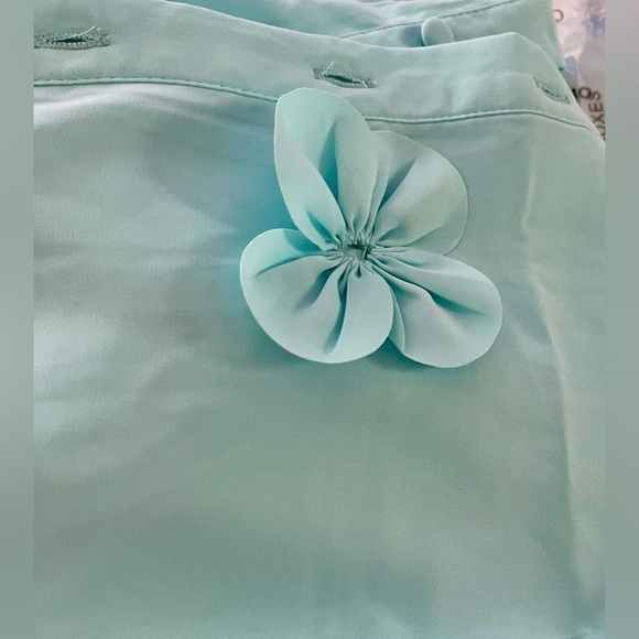 Beautiful Aqua Button Up Top w/Flowers - Picture 5 of 5